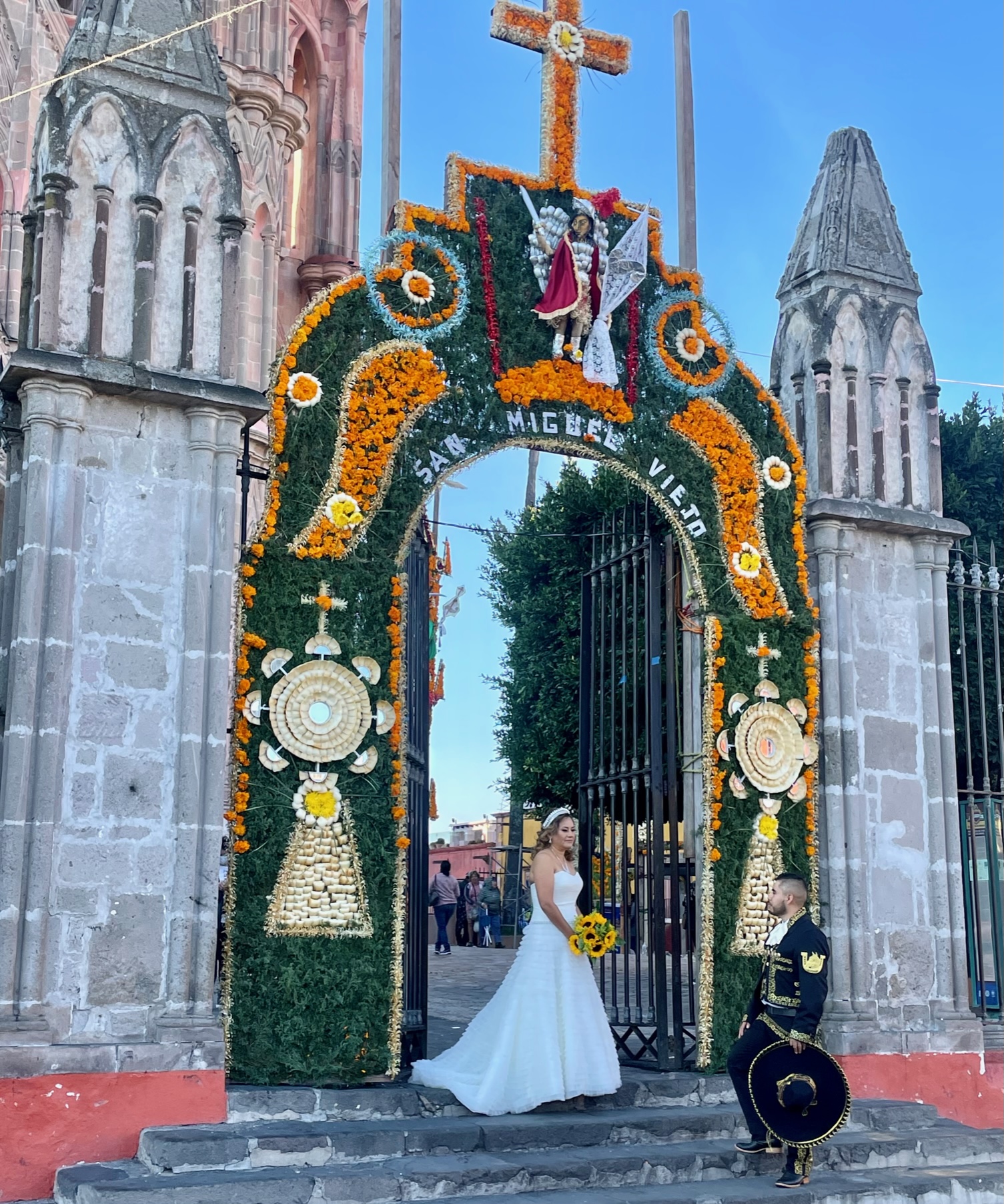 San Miguel de Allende is for the birds — lovebirds | Musings, Magic ...